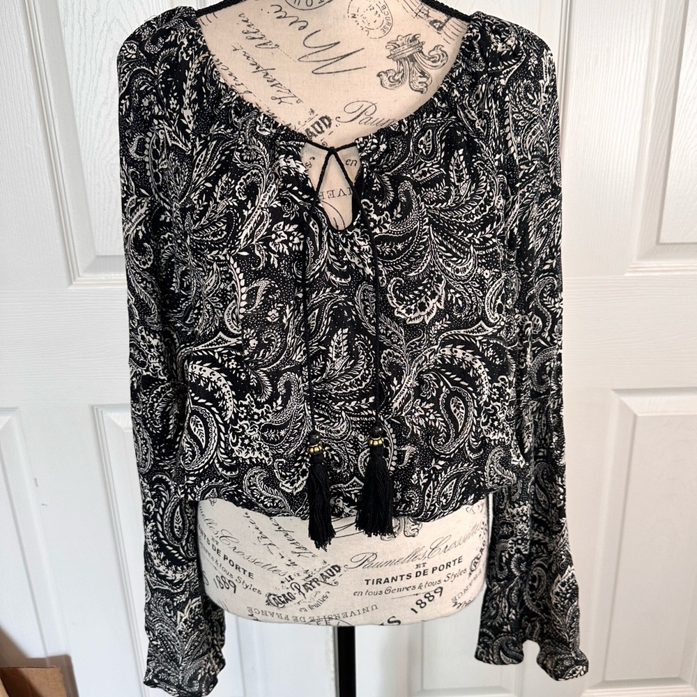 LA Hearts by Pacsun Black and White Paisley Women's Top EUC Size Medium boho